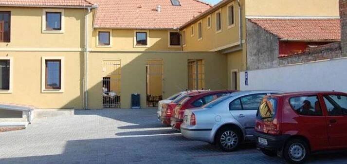 Restaurace a Penzion U Kostela