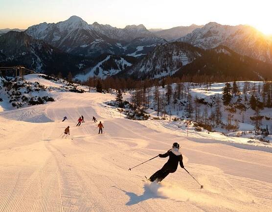 Nejbližší alpské areály Hinterstoder a Wurzeralm lyžují ještě týden ve třetí nejslunečnější zimě čtvrtstoletí