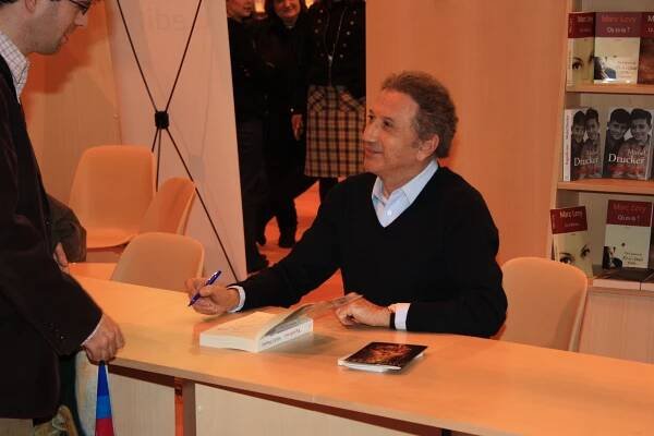 Soubor:Salon Du Livre 2011 Michel Drucker 2.jpg – Wikipedie