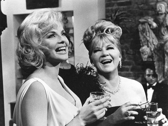 Jak zabít svou ženu - Z filmu - Virna Lisi, Claire Trevor