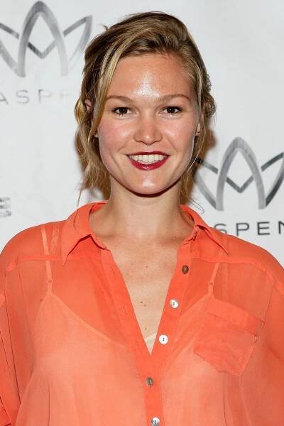 Julia-Stiles-Cute-Smile-PIcs