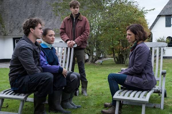 Justus Johanssen, Irina Potapenko, Nick Julius Schuck, Julia Brendler - Nord Nord Mord - Sievers und der große Knall - Z filmu