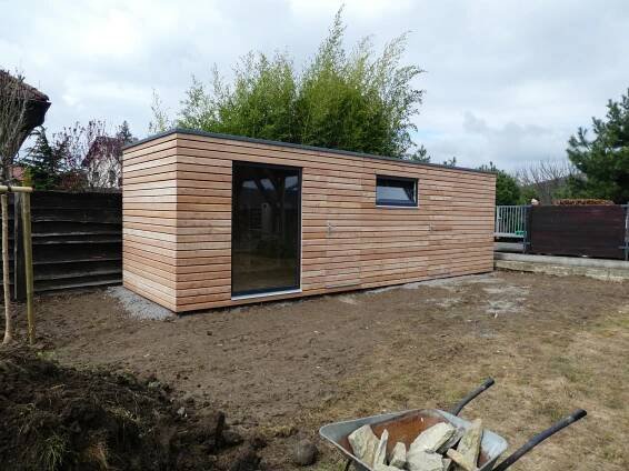 Zahradní domek 8 x 2,5 m se zelenou střechou - Realizace dřevostaveb | NATURLIVING®
