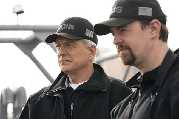 Námořní vyšetřovací služba - Rovníkový křest - Z filmu - Mark Harmon, Sean Murray