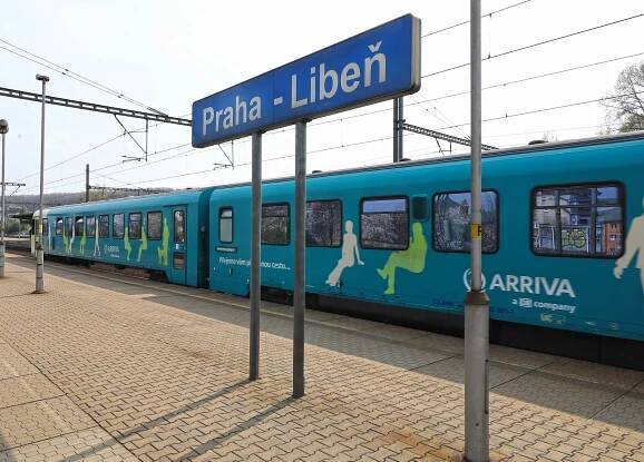 Policie uzavřela okolí nádraží v Libni. V podezřelém batohu byly plynové lahve