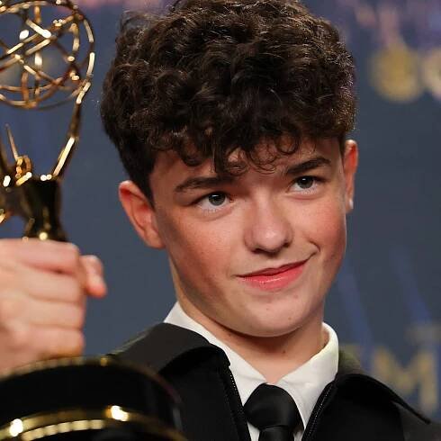 Emmys 2025: Owen Cooper jüngster Sieger aller Zeiten – „The Studio“ mit Seth Rogen räumt ab