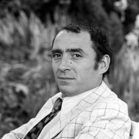 Claude Brasseur dans le téléfilm « Les Eaux mêlées », en 1969.