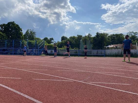 Sranda na rodinných závodech v TJ Loko Olomouc – Atletika pro rodinu