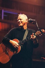 david-gilmour-performing-live-at-the-robert-wyatt-curated-meltdown-festival-1800