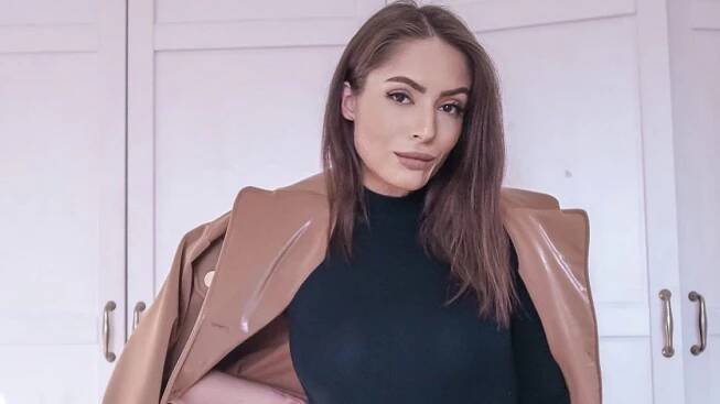 Týnuš Třešničková vytáhla místo roušky fotku v zatraceně sexy body. Odhalila ladné nožky - Super.cz