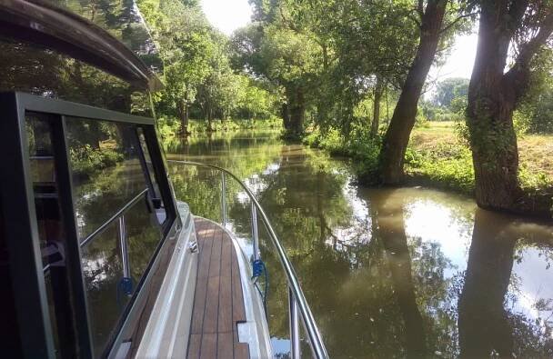 Pronájem lodě Anna – JachtMorava.cz - plavby na Baťově kanálu