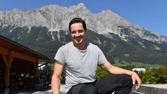 Markus Brand am Set von „Die Bergretter“.