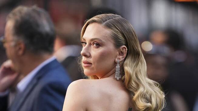 Divoška Scarlett Johanssonová: Tohle přece není její manžel...