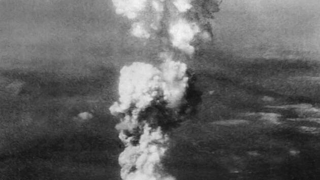 Atomový hřib po výbuchu bomby v Hirošimě