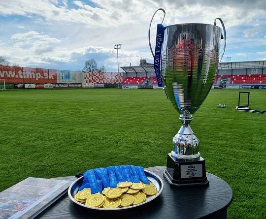 Matěj Luksch vyhrál na Slovensku druhou ligu. Postupové oslavy nebraly konce | 1. liga | Články | Jihočeský fotbal