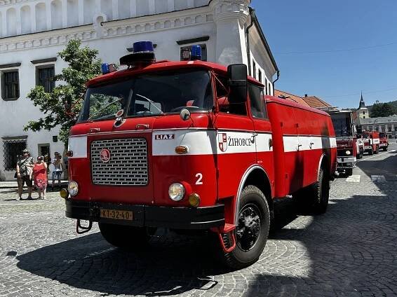 Hasiči v Sušici slavili ve velkém, ohromili vodní fontánou i spanilou jízdou