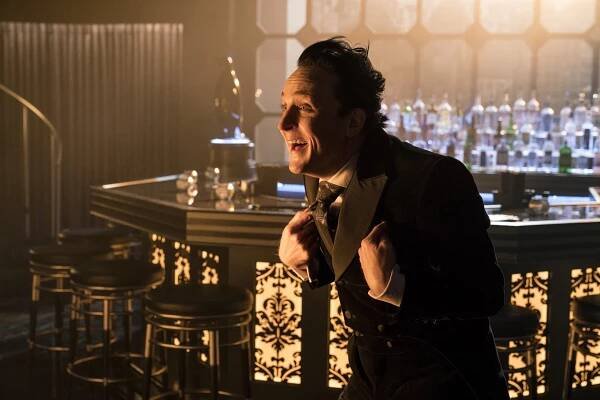 Gotham - Královna bere jezdce - Z filmu - Robin Lord Taylor
