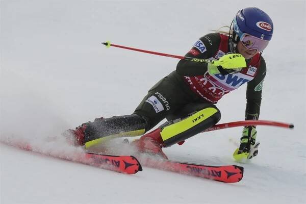 Capová dojela sedmnáctá. Slalomový triumf v Killingtonu slaví Shiffrinová