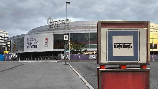 Výšlap Deníku za pivem v okolí O2 Areny před zahájením hokejového mistrovství světa: o státním svátku 8. května.