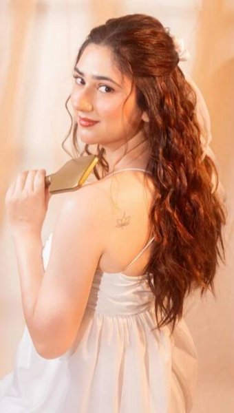 Disha Parmar looks like a dream in white