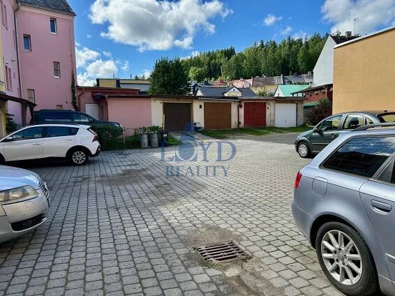 Prodej bytu 2+1 po rekonstrukci - Nejdek, nám. Karla IV. | Reality.iDNES.cz 