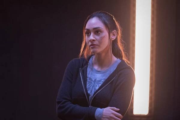 Prvních 100 - The Stranger - Z filmu - Lindsey Morgan