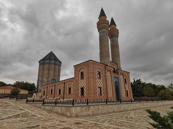 Neznámy Nachičevan a kozmopolitné Baku - Tonicove Cesty