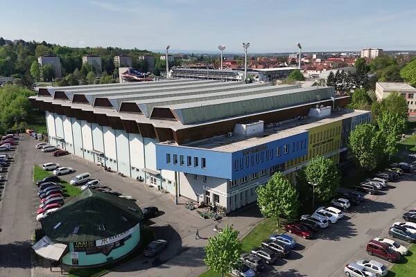 Starý zimní stadion v Uherském Hradišti půjde k zemi. Výstavba nového začne v září - ZLIN.CZ