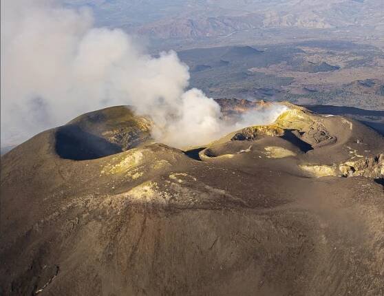 FOTO: Chrlící Etna předvedla ohnivou show