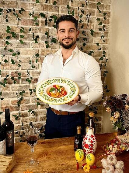 Chef Valentin. Hüter authentischer Aromen, leidenschaftlicher Handwerker der Dolce Vita.