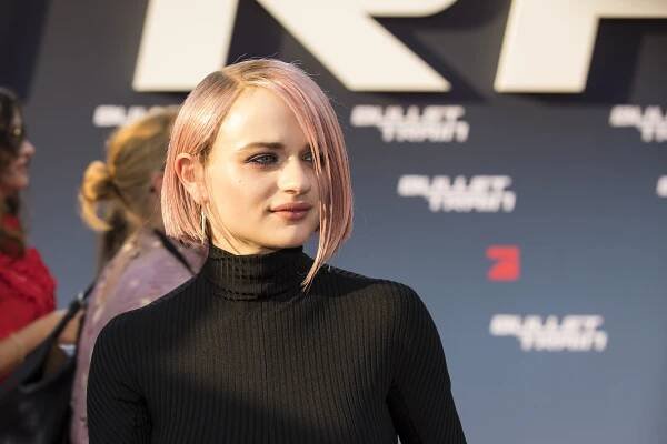 Krainová už není blond! Propadla trendu růžových vlasů stejně jako Megan Fox nebo Kristen Stewart