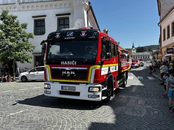 Hasiči v Sušici slavili ve velkém, ohromili vodní fontánou i spanilou jízdou