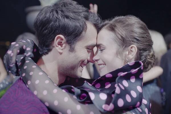 Eugenio Franceschini, Lily Collins - Emily in Paris - Prázdniny v Římě - Z filmu