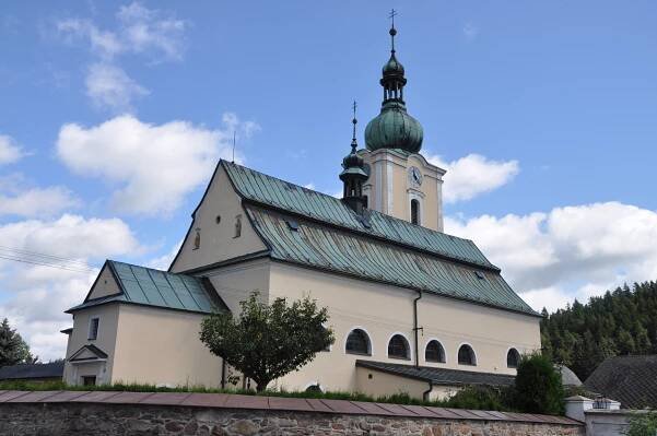 Soubor:Jimramov-kostel2011e.jpg – Wikipedie