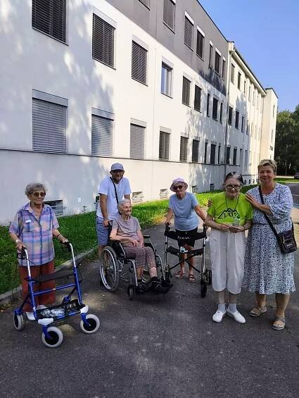 Procházky po okolí | Alzheimer Home