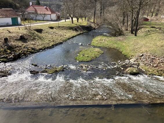 Pohled na řeku Jevišovku z mostu