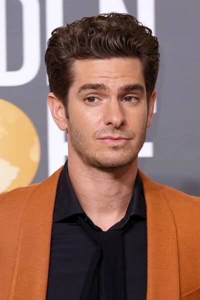 Andrew Garfield in a blazer and collared shirt at the 2023 Golden Globe Awards