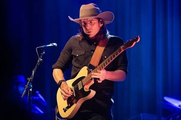 Lukas Nelson Throws Sticks and Stones - SF Sonic