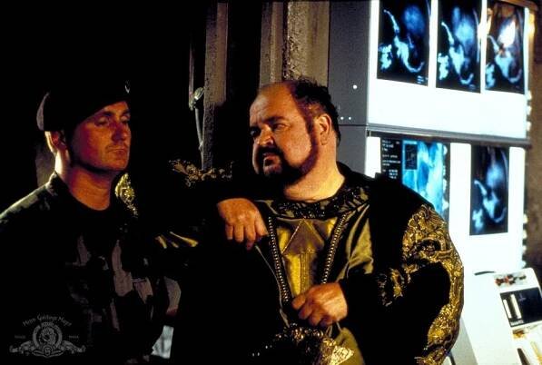 Dom DeLuise - Hvězdná brána - Urgo - Z filmu