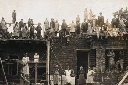 Jak žili dělníci v průmyslových čtvrtích v 19. století?  Větší peklo si neumíme představit