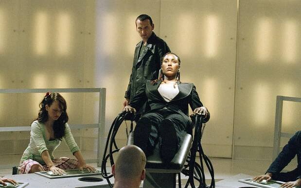 Pán času - Dlouhá hra - Z filmu - Christopher Eccleston, Christine Adams