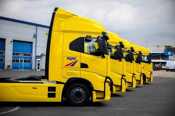 10 nových tahačů IVECO míří do TQM - holding s.r.o. | agrotectrucks.cz