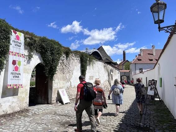 Průvody, dobové trhy i živé šachy. Krumlov ožije renesancí