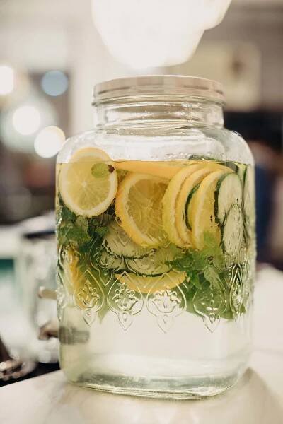 Bezplatný obrázek: limonáda, citron, máta, džbán, sladká voda, čerstvý, zelené listy, ovocná šťáva, šťáva, studená voda