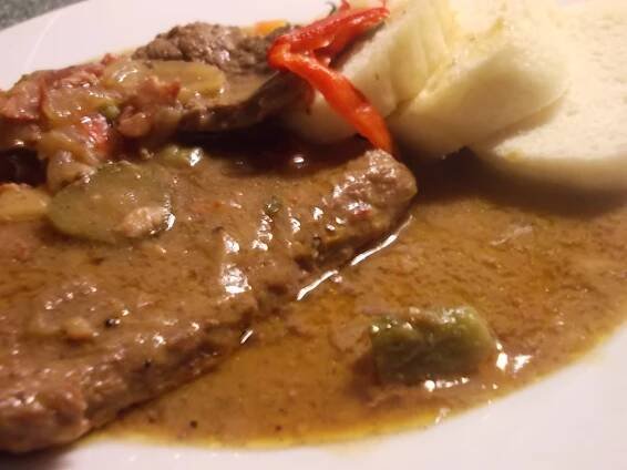 Recept: Pikantní roštěná na hořčicích, Moravance a chilli papričce