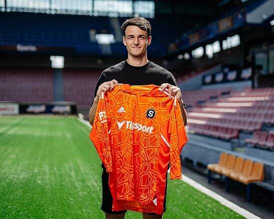 Brankář Jakub Surovčík posílil Spartu