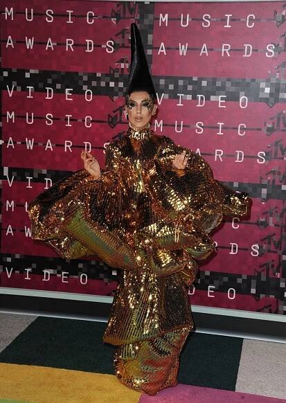 CENY MTV: Šílené oblečky, Miley Cyrus jako prase a nadávky!