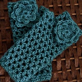 Crochet Fingerless Gloves Free Pattern, Crochet Boot Cuffs, Gloves Pattern, Crochet Boots, Crochet Gloves, Knit Or Crochet, Crochet Scarves, Crochet Crafts, Crocheted Item