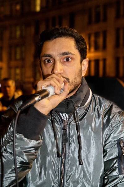 Soubor:Riz Ahmed performing at Occupy London NYE Party 2011.jpg – Wikipedie