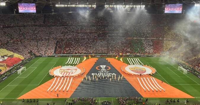 Famózní stadion, hrdina v rukavicích a naštvaný Mourinho. Finále Evropské ligy na vlastní kůži